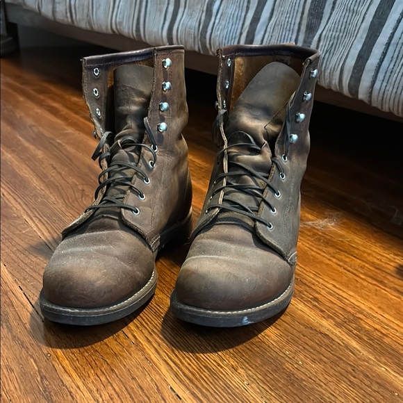 Women’s Redwing Heritage Leather Boots - Picture 1 of 3